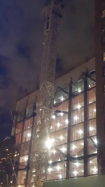 上西区的夜间建筑图片下载