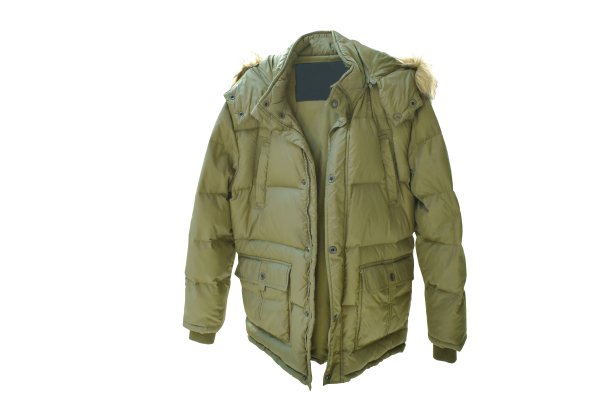 白色背景上的棕色冬季夹克，以保护低温图片下载