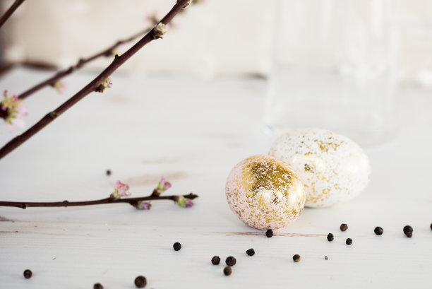 粉色和金色的复活节图片下载