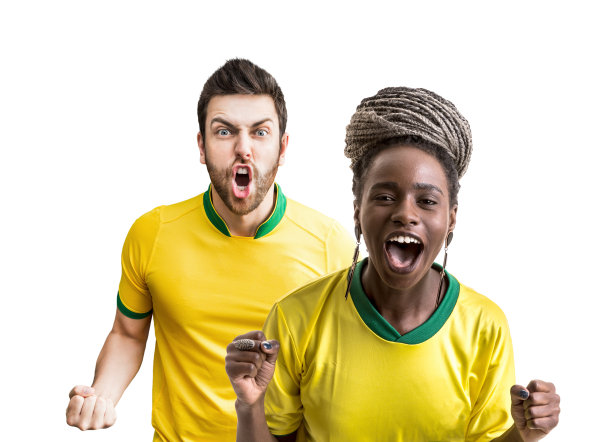 一对巴西球迷在白色背景下庆祝图片下载