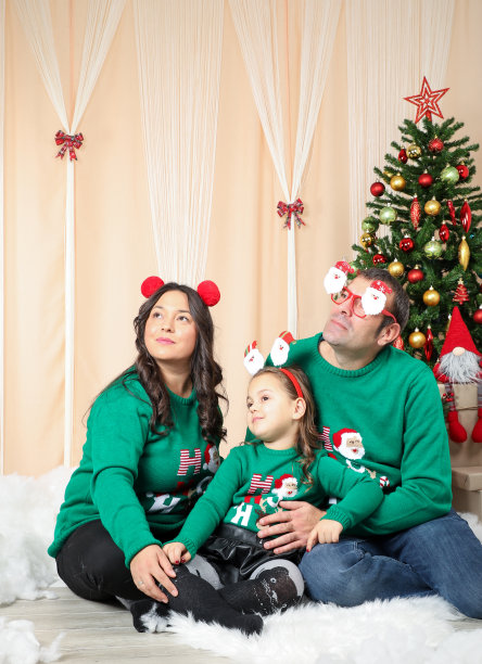 全家欢度圣诞图片下载