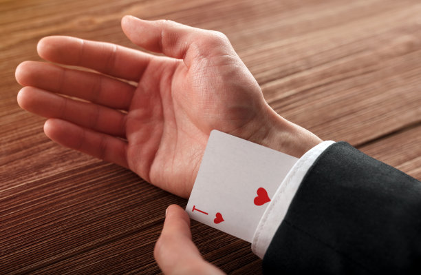 袖子里藏着王牌的商人。图片下载