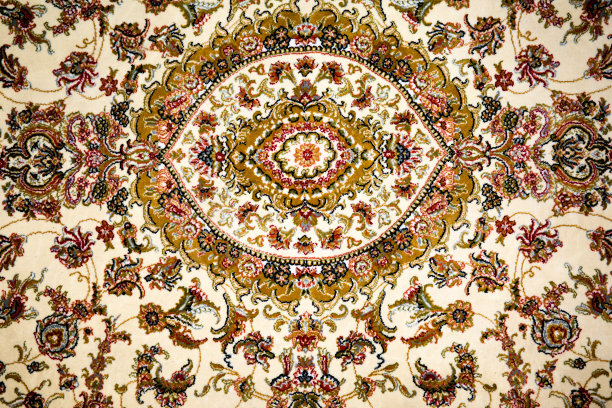 地毯底色为沙色和棕红色图片下载