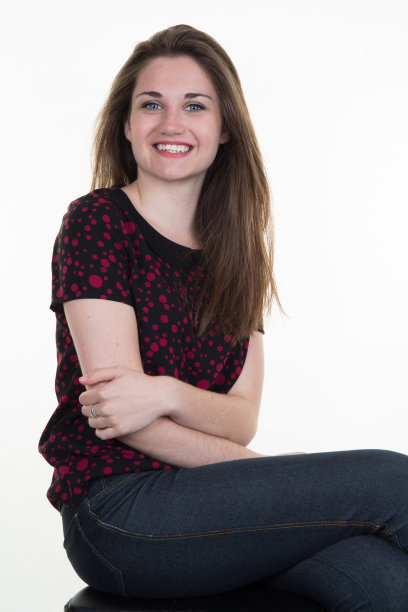 可爱的年轻女人。孤立在白色背景上。图片下载