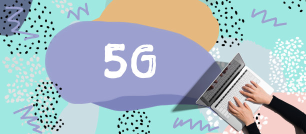 5G网络与使用笔记本的人图片下载