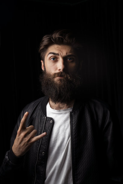 英俊的年轻人图片下载