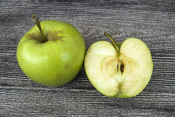 青苹果图片分为两部分，图片下载