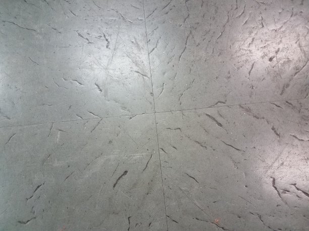 灰色地砖有沟痕和划痕图片下载