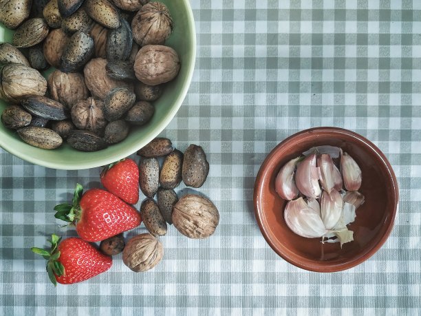 草莓，杏仁和大蒜图片下载