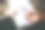 年轻的涂鸦艺术家在城市街道上素描图片下载