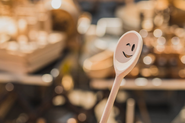 木勺上的笑脸图片下载