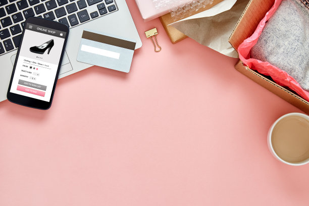 粉红色背景的网上购物概念图片下载
