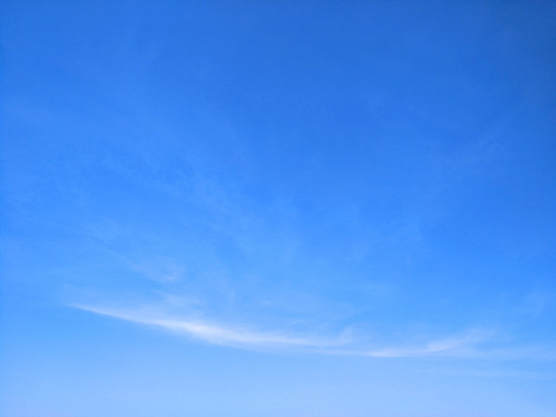 蓝天有云，自然为背景。图片下载