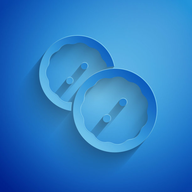 剪纸缝纫按钮的衣服图标隔离在蓝色背景。衣服纽扣。纸艺术风格。矢量图图片下载