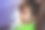 小男孩戴着口罩，在家用喷雾器治疗呼吸道。婴儿坐着，嘴里含着喷雾器，吸入器，治疗支气管炎图片下载