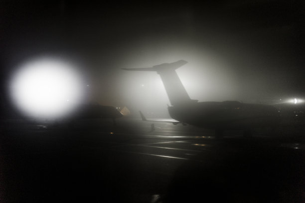 午夜机场图片下载