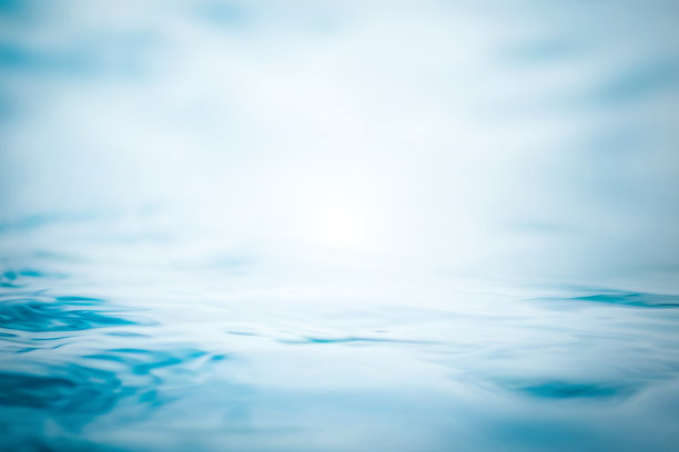 模糊水背景波浪形干净的水在浅冷的青绿色绿松石绿复古颜色图片下载