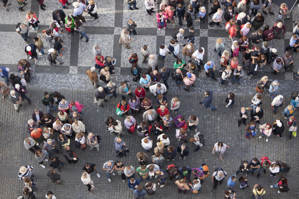 高峰时刻，人群拥挤图片下载