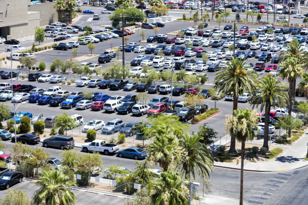 停在停车场的汽车，高架景，拉斯维加斯，内华达州，美国图片下载