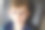 一个戴眼镜的可爱小男孩的肖像。美丽快乐的孩子看着镜头。学生微笑。教育的概念。图片下载