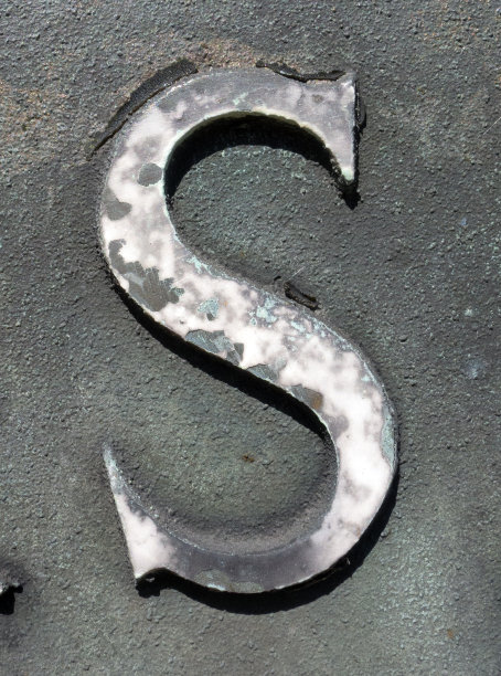 废弃州的文字排版发现字母S图片下载