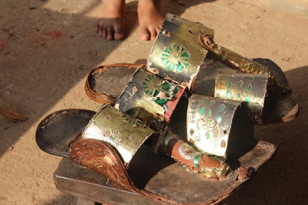 一双补鞋匠的活儿图片下载