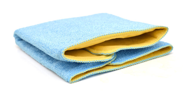 蓝色超细纤维除尘器隔离在白色上图片下载