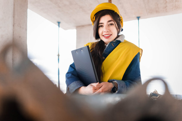 一个女孩建筑检查员的肖像图片下载