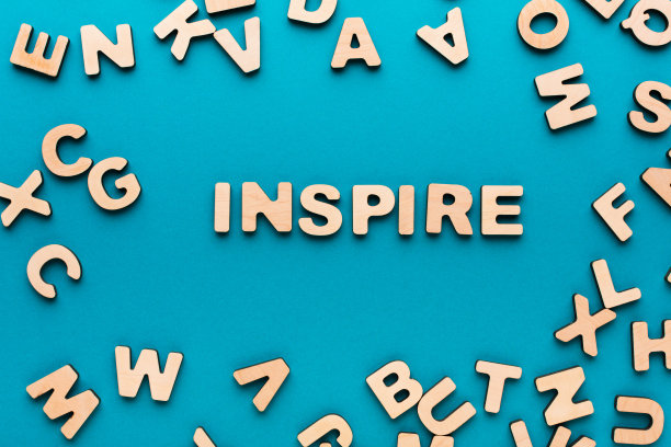 文字灵感在蓝色背景图片下载