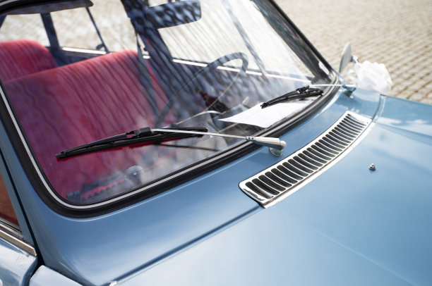经典汽车的挡风玻璃图片下载