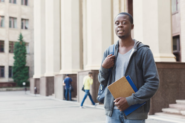 非裔美国学生在大学读书图片下载
