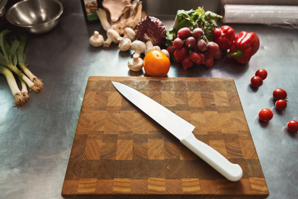 做沙拉的食材和厨房用具图片下载