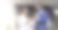 两个同事带着数字平板电脑，讨论新的户外项目图片下载