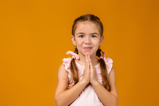 快乐美丽的小女孩想要什么。图片下载