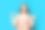 一个有着红头发和漂亮雀斑的开朗的白种女人正在用一件蓝色背景的毛衣做手势图片下载