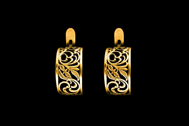 黑色的金耳环图片下载