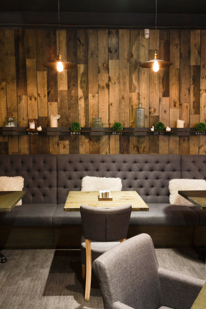 餐厅的复古木制阁楼内部图片下载