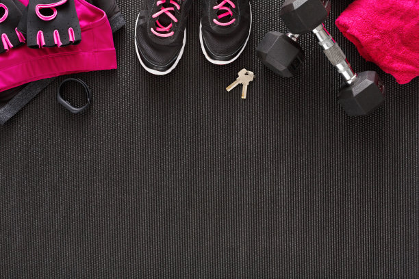 女性运动服装及器材俯视图图片下载