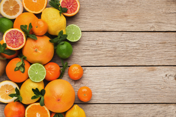 木质背景的成熟柑橘品种图片下载