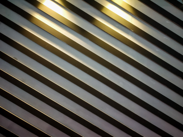 木质纹理背景被光影模糊图片下载