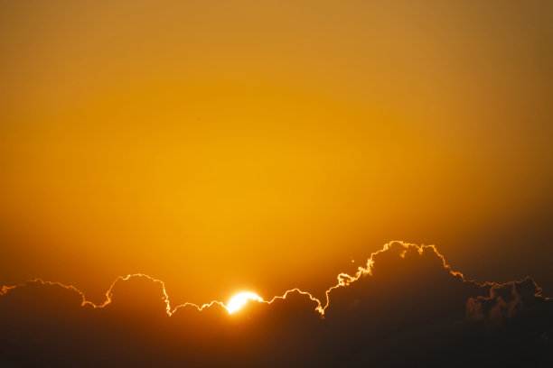 多云天气时天空中的气流运动图片下载