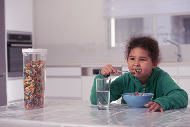 孩子们不健康的早餐习惯图片下载