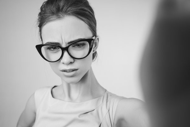 女孩制作有问题图片下载