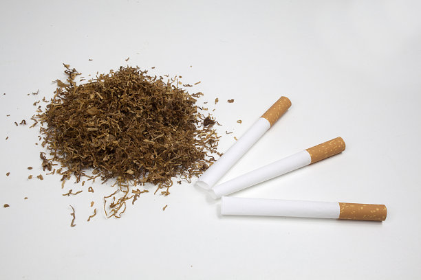 香烟和无烟草白色背景图片下载