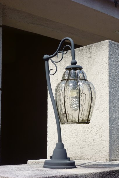 优雅的玻璃灯图片下载