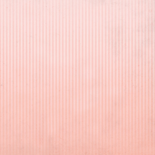 表面有垂直条纹的粉色纸。纹理或背景图片下载