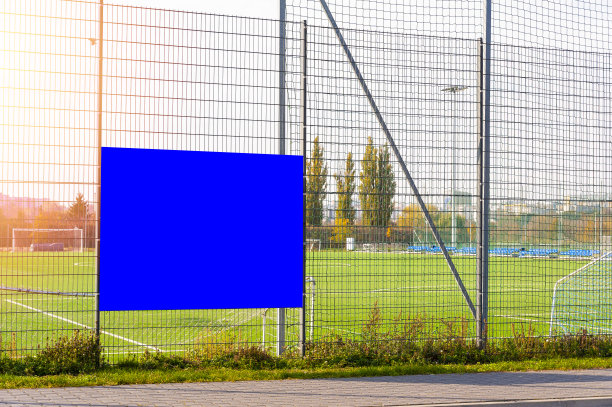 足球/足球场围栏上的广告横幅模型图片下载