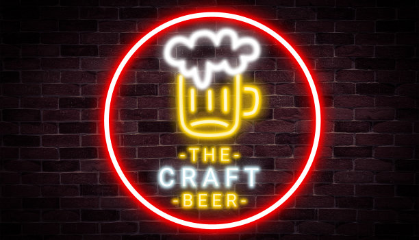 精酿啤酒霓虹横幅、酒精、广告产品、光横幅。图片下载