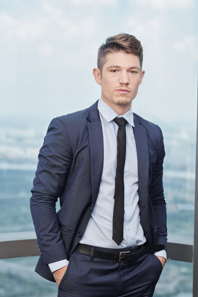 帅气自信的商人图片下载