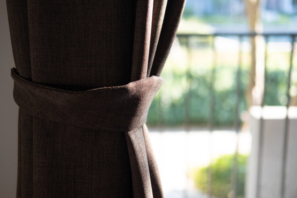 棕色窗帘，房间窗帘的支架，局部照片，室内细节图片下载